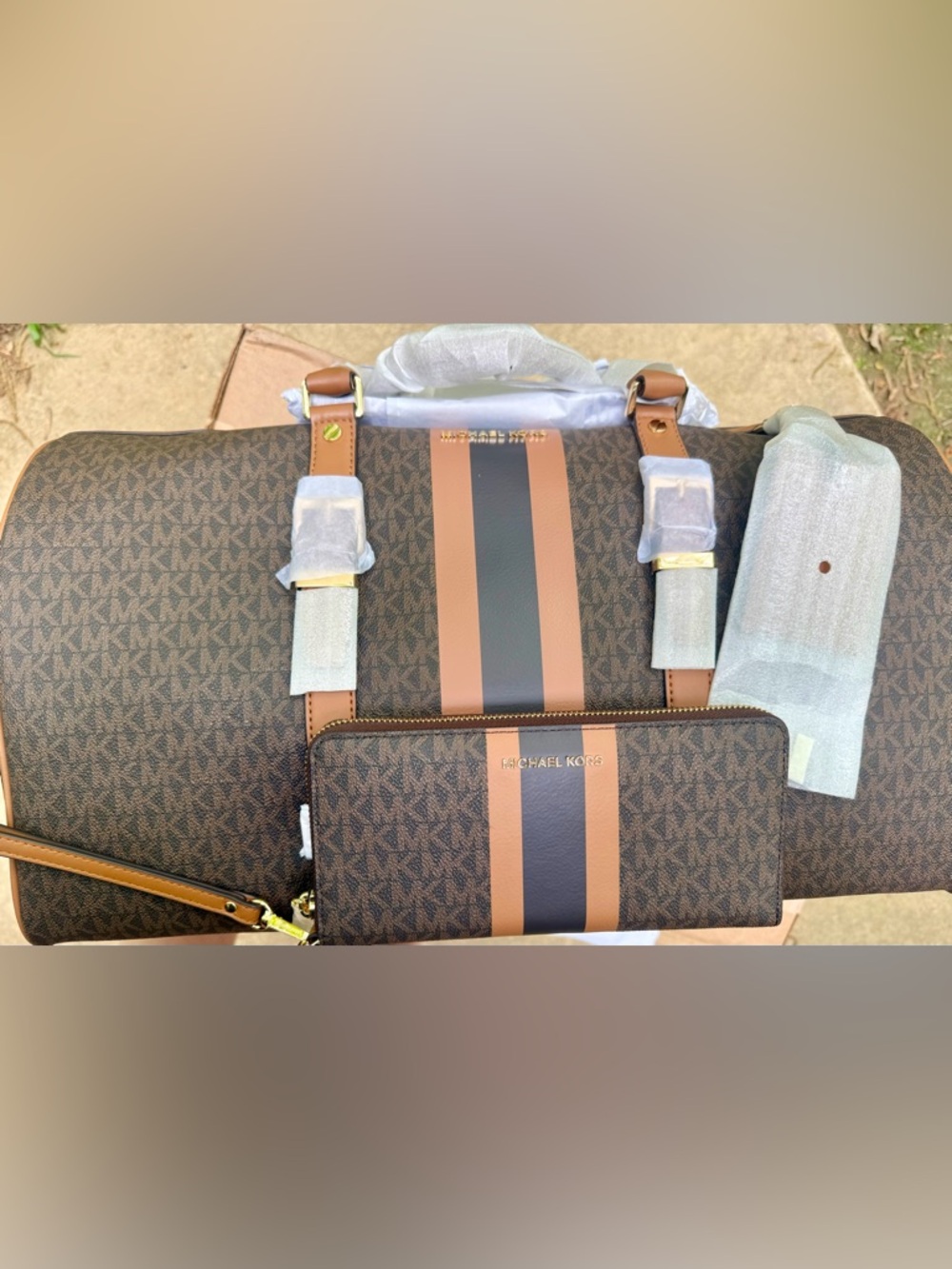 Michael Kors Brown & Black Stripe Bedford XLTravel Duffle & Matching wristlet - Picture 8 of 16